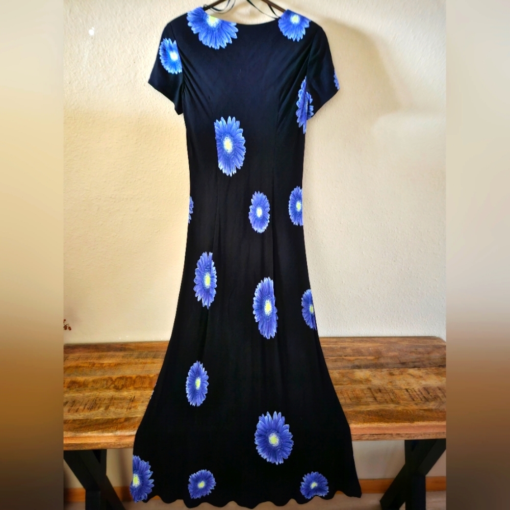 Spring short sleeve floral dress by Jessica Howard